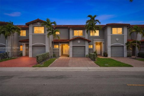 Touwnhouse à Miramar, Floride 2 chambres, 121.98 m2 № 2077406