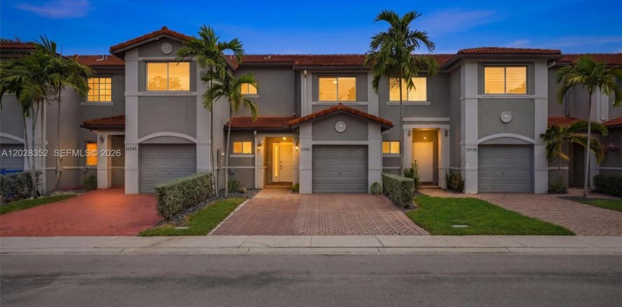 Touwnhouse à Miramar, Floride 2 chambres, 121.98 m2 № 2077406