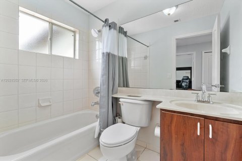 Touwnhouse à vendre à Miramar, Floride: 2 chambres, 121.98 m2 № 2077406 - photo 12