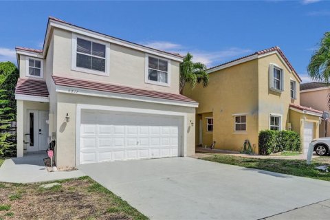 House in Margate, Florida 4 bedrooms, 152.27 sq.m. № 1593144 - photo 2