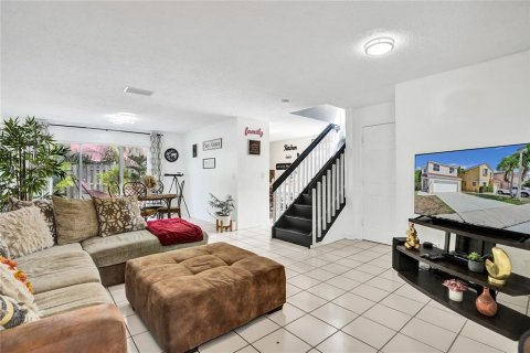 House in Margate, Florida 4 bedrooms, 152.27 sq.m. № 1593144 - photo 4