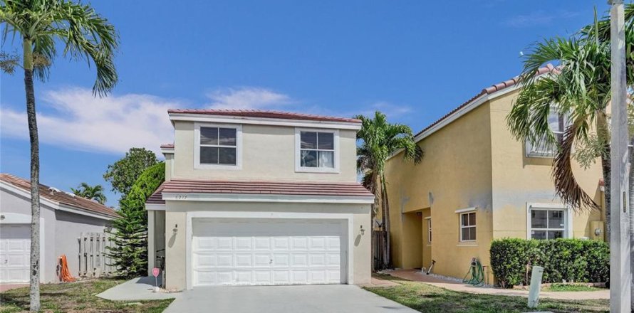 House in Margate, Florida 4 bedrooms, 152.27 sq.m. № 1593144