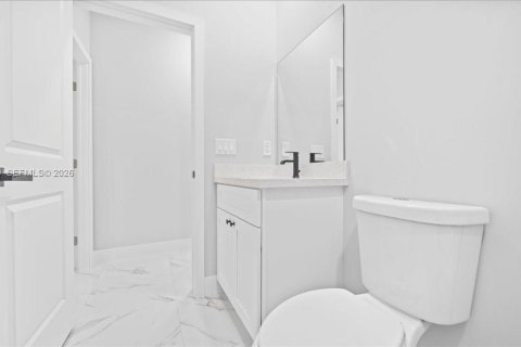 House in Cape Coral, Florida 3 bedrooms, 126.16 sq.m. № 2076618 - photo 15