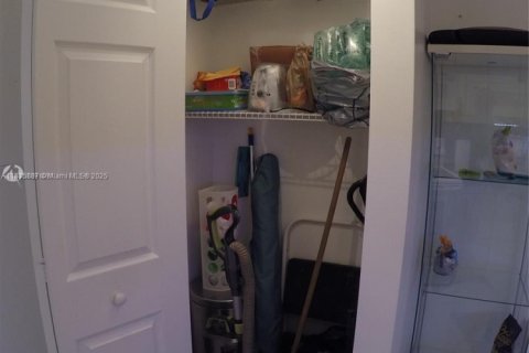 Condo in Aventura, Florida, 2 bedrooms  № 2014630 - photo 20