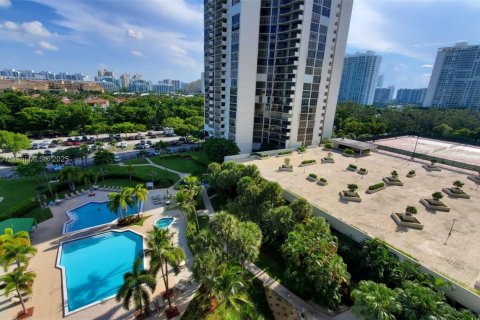Condo in Aventura, Florida, 2 bedrooms  № 2014630 - photo 5