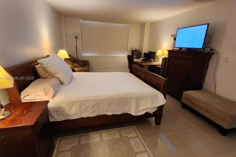 Condo in Aventura, Florida, 2 bedrooms  № 2014630 - photo 27