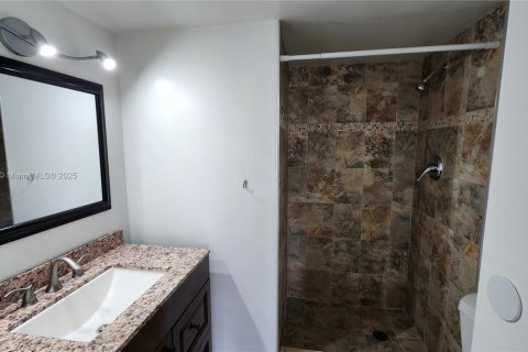 Condo in Aventura, Florida, 2 bedrooms  № 2014630 - photo 16