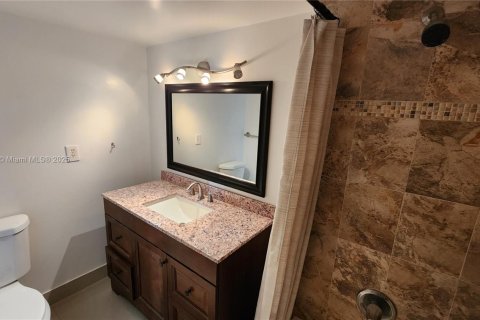 Condo in Aventura, Florida, 2 bedrooms  № 2014630 - photo 12