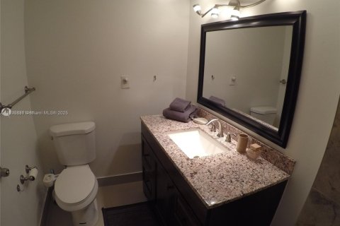 Condo in Aventura, Florida, 2 bedrooms  № 2014630 - photo 13