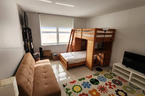 Condo in Aventura, Florida, 2 bedrooms  № 2014630 - photo 29