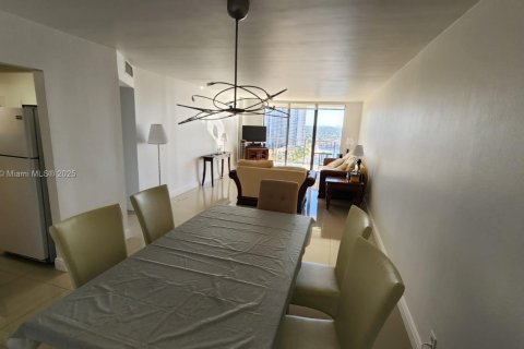 Condo in Aventura, Florida, 2 bedrooms  № 2014630 - photo 22