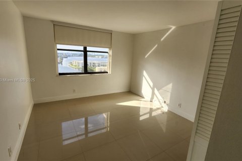 Condo in Aventura, Florida, 2 bedrooms  № 2014630 - photo 14