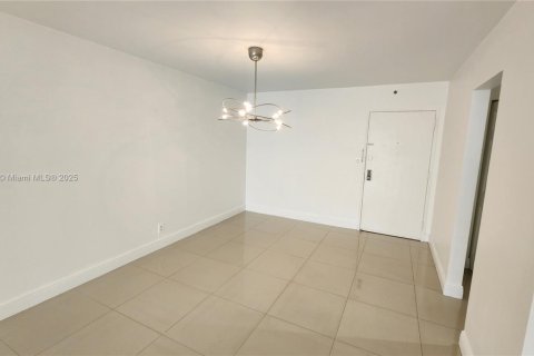 Condo in Aventura, Florida, 2 bedrooms  № 2014630 - photo 10