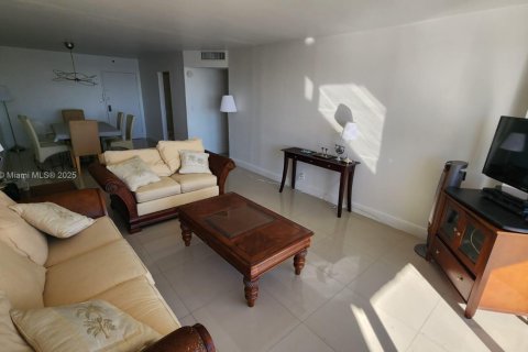 Condo in Aventura, Florida, 2 bedrooms  № 2014630 - photo 23