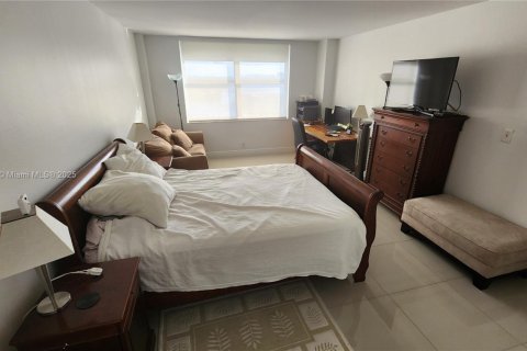 Condo in Aventura, Florida, 2 bedrooms  № 2014630 - photo 26