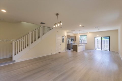 Condo in Doral, Florida, 3 bedrooms  № 2249984 - photo 2