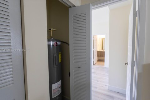 Condo in Doral, Florida, 3 bedrooms  № 2249984 - photo 23