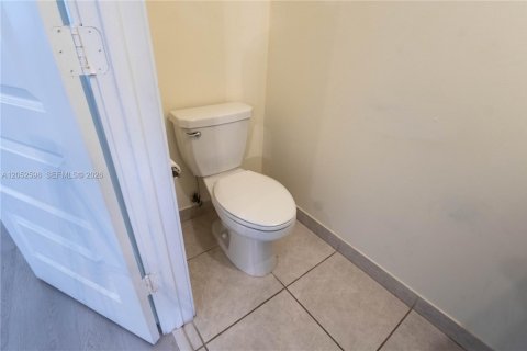 Condo in Doral, Florida, 3 bedrooms  № 2249984 - photo 17