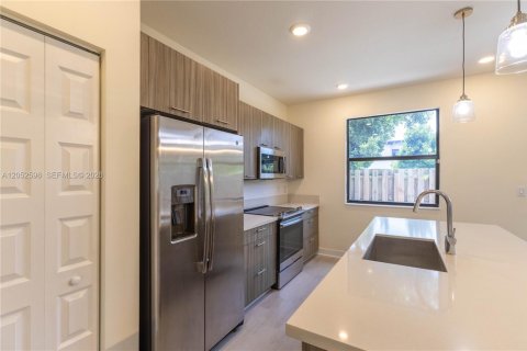 Condo in Doral, Florida, 3 bedrooms  № 2249984 - photo 10
