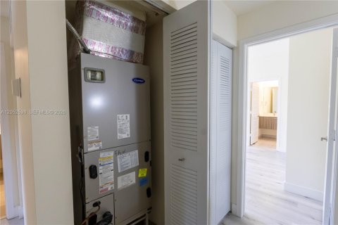 Condo in Doral, Florida, 3 bedrooms  № 2249984 - photo 22