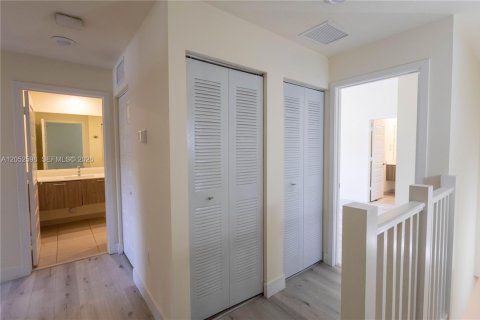Condo in Doral, Florida, 3 bedrooms  № 2249984 - photo 25
