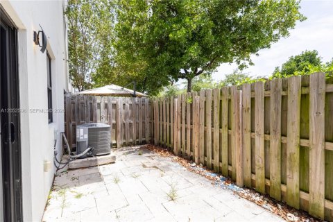 Condo in Doral, Florida, 3 bedrooms  № 2249984 - photo 20