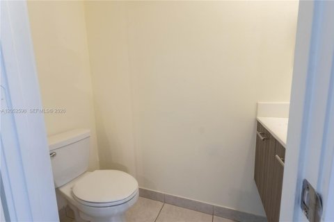 Condo in Doral, Florida, 3 bedrooms  № 2249984 - photo 16