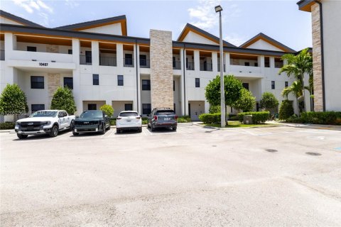 Condo in Doral, Florida, 3 bedrooms  № 2249984 - photo 8
