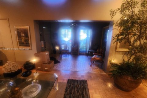 Villa ou maison à vendre à Miami, Floride: 4 chambres, 278.89 m2 № 1825890 - photo 3