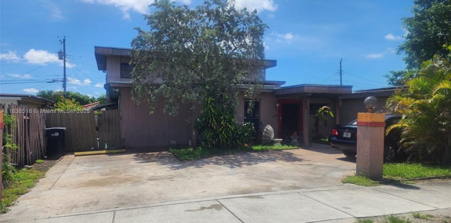 Villa ou maison à Miami, Floride 4 chambres, 278.89 m2 № 1825890