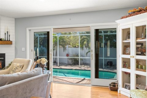 House in Saint Petersburg, Florida 3 bedrooms, 191.1 sq.m. № 1734616 - photo 14
