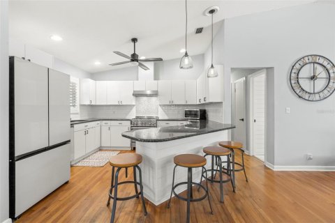 House in Saint Petersburg, Florida 3 bedrooms, 191.1 sq.m. № 1734616 - photo 7