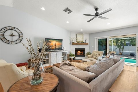 House in Saint Petersburg, Florida 3 bedrooms, 191.1 sq.m. № 1734616 - photo 15