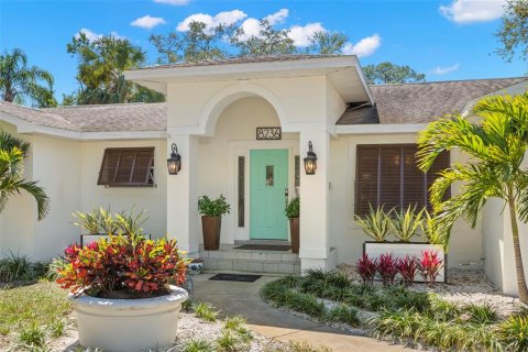 House in Saint Petersburg, Florida 3 bedrooms, 191.1 sq.m. № 1734616 - photo 2
