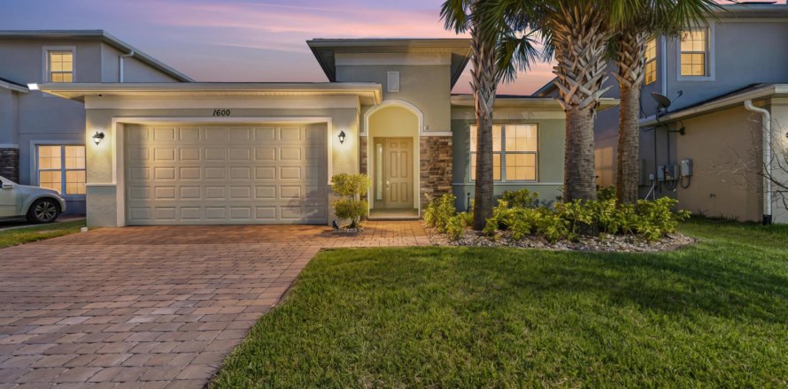 Casa en Port St. Lucie, Florida 3 dormitorios, 179.86 m2 № 2190240