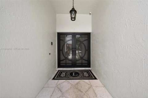 House in Miami, Florida 4 bedrooms, 164.25 sq.m. № 2031136 - photo 4