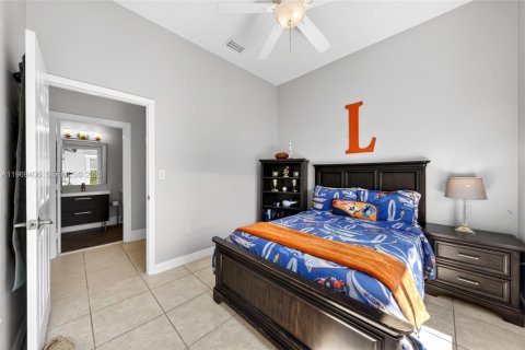 House in Miami, Florida 4 bedrooms, 164.25 sq.m. № 2031136 - photo 27