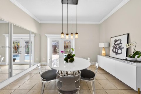 House in Miami, Florida 4 bedrooms, 164.25 sq.m. № 2031136 - photo 13