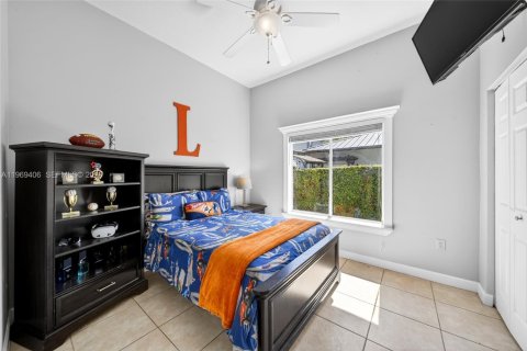 House in Miami, Florida 4 bedrooms, 164.25 sq.m. № 2031136 - photo 26