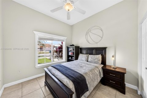 House in Miami, Florida 4 bedrooms, 164.25 sq.m. № 2031136 - photo 29