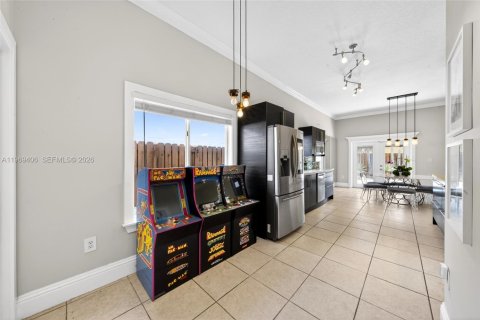 House in Miami, Florida 4 bedrooms, 164.25 sq.m. № 2031136 - photo 21