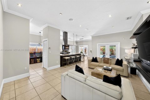 House in Miami, Florida 4 bedrooms, 164.25 sq.m. № 2031136 - photo 8