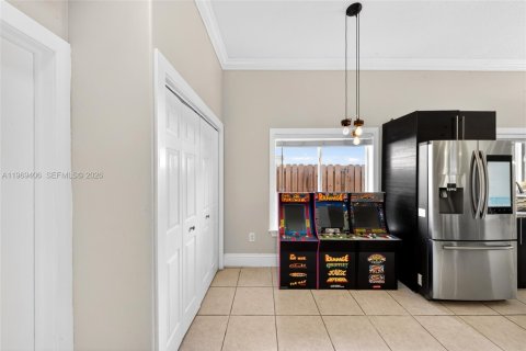 House in Miami, Florida 4 bedrooms, 164.25 sq.m. № 2031136 - photo 23