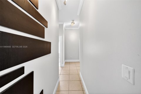 House in Miami, Florida 4 bedrooms, 164.25 sq.m. № 2031136 - photo 25