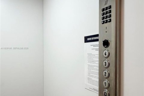 Touwnhouse à vendre à Doral, Floride: 3 chambres, 259.1 m2 № 2034816 - photo 13