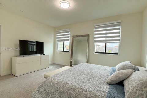 Touwnhouse à vendre à Doral, Floride: 3 chambres, 259.1 m2 № 2034816 - photo 4