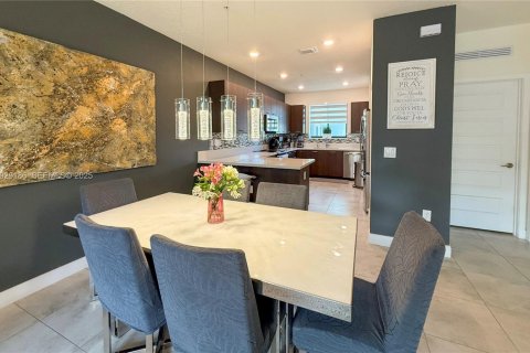 Touwnhouse à vendre à Doral, Floride: 3 chambres, 259.1 m2 № 2034816 - photo 15