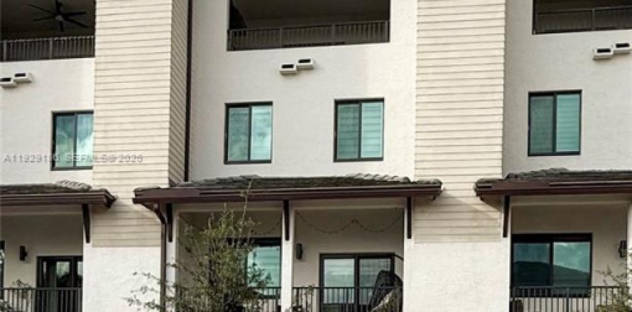 Touwnhouse à URBANA à Doral, Floride 3 chambres, 259.1 m2 № 2034816