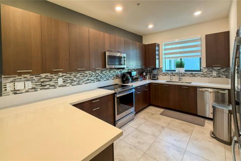 Touwnhouse à vendre à Doral, Floride: 3 chambres, 259.1 m2 № 2034816 - photo 3