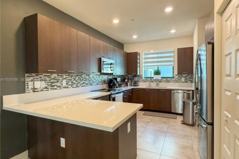 Touwnhouse à vendre à Doral, Floride: 3 chambres, 259.1 m2 № 2034816 - photo 16